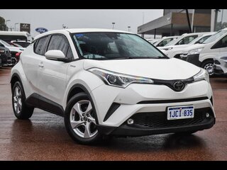 2017  Toyota C-HR (2WD) Wagon (Crystal Pearl) Used Car Thumbnail